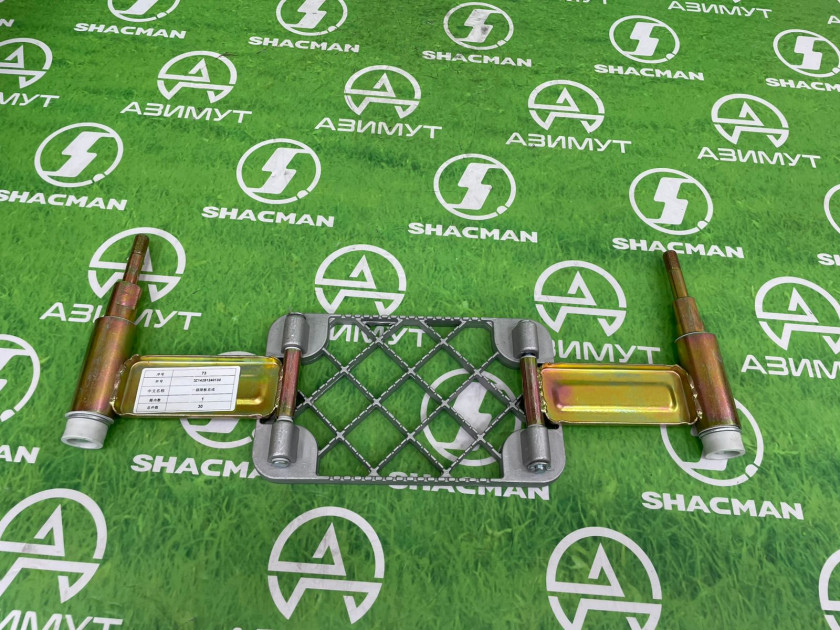 Ступенька(Подножка) SHAANXI X3000 железная нижняя DZ14251240130(м) Ступенька(Подножка) SHAANXI X3000 железная нижняя DZ14251240130(м)